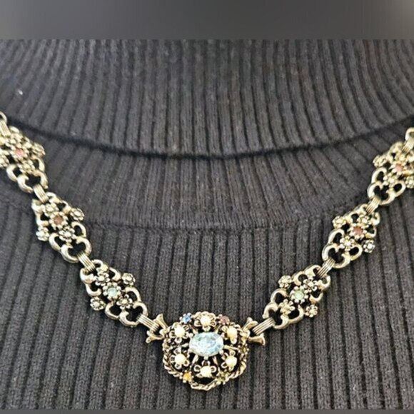 Vintage Silver Tone Necklace with a combination of clear baguette rhinestones - Picture 5 of 8